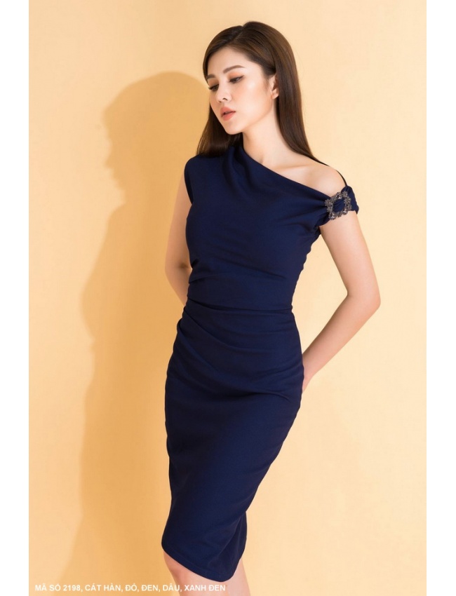 Đầm Sát Nách Cổ Xéo Đính Khoen Eo Dún - 2198
