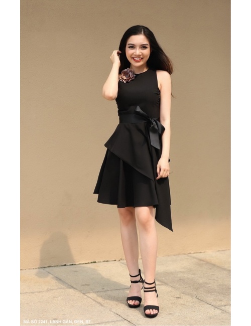 Đầm Lai Nhọn Đính Hoa Vai - 2241