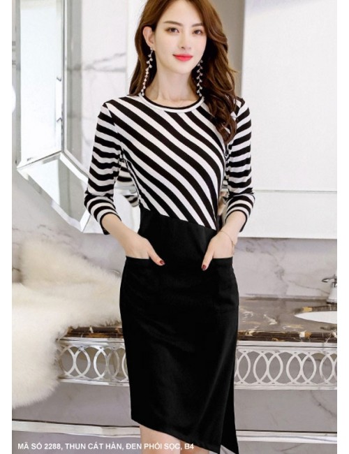 Đầm Đen Phối Sọc Trắng Đen Tay Lở 2 Túi Lai Xéo - 2288