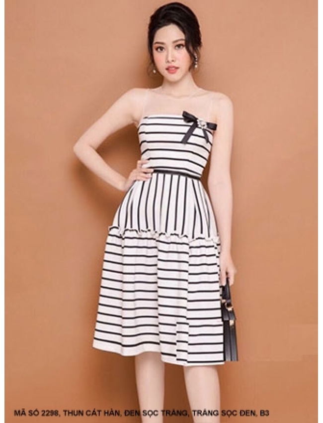 Đầm Sọc Trắng Đen Đính Nơ Ngực Xinh Xắn - 2298