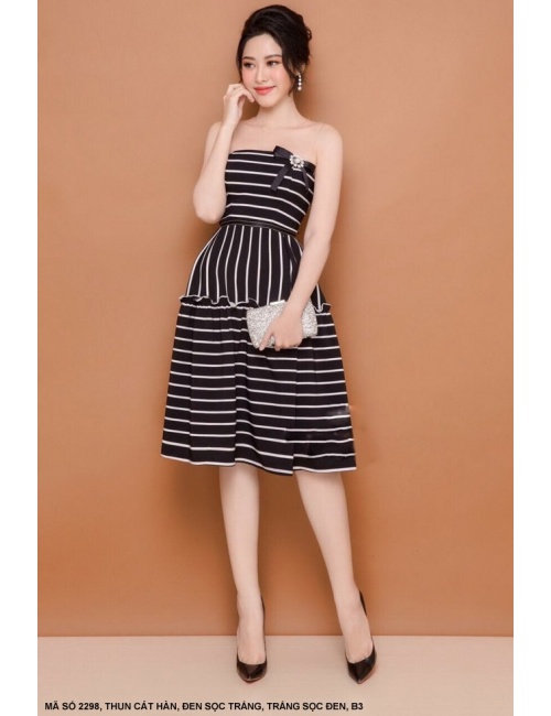 Đầm Sọc Trắng Đen Đính Nơ Ngực Xinh Xắn - 2298