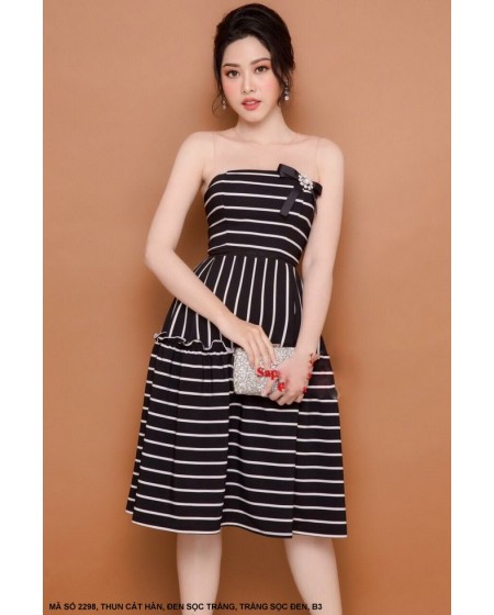 ĐẦM SỌC TRẮNG ĐEN ĐÍNH NƠ NGỰC XINH XẮN - 2298