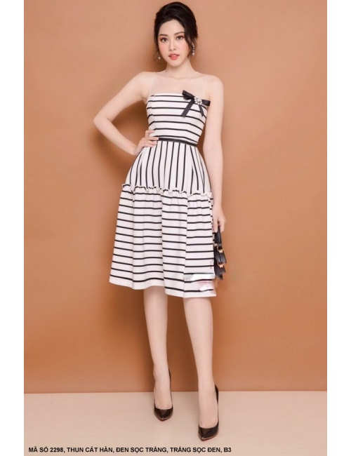 Đầm Sọc Trắng Đen Đính Nơ Ngực Xinh Xắn - 2298