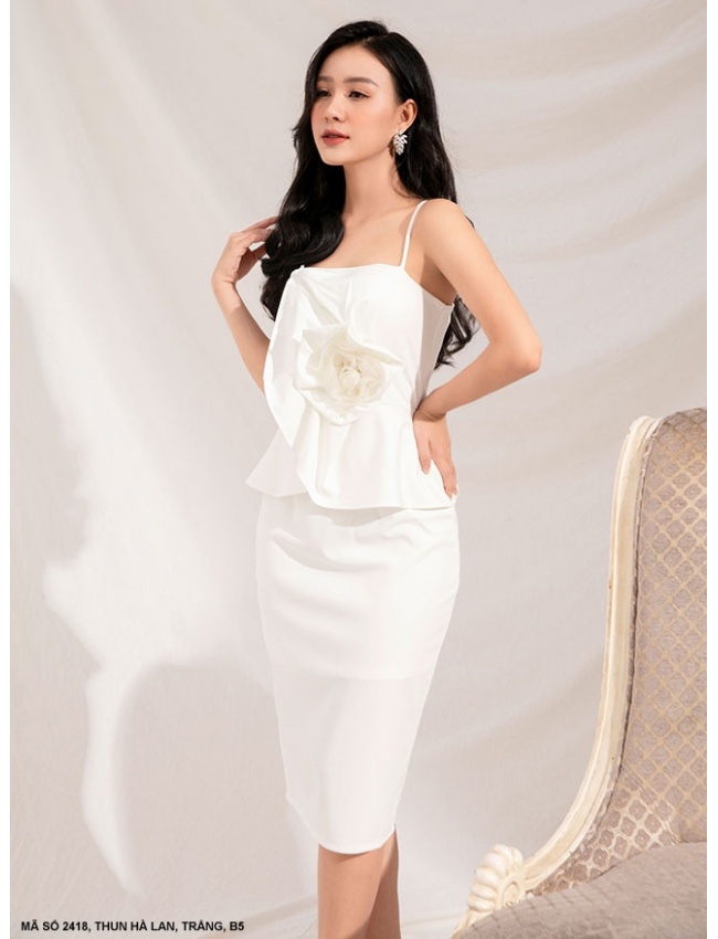 Đầm Ôm 2 Dây Lai Áo Xòe Đính Hoa Hồng Lớn Toàn Thân Trước - 2418