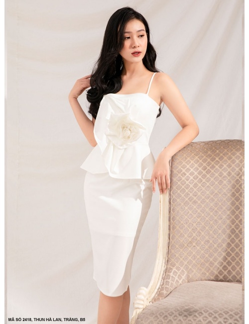 Đầm Ôm 2 Dây Lai Áo Xòe Đính Hoa Hồng Lớn Toàn Thân Trước - 2418
