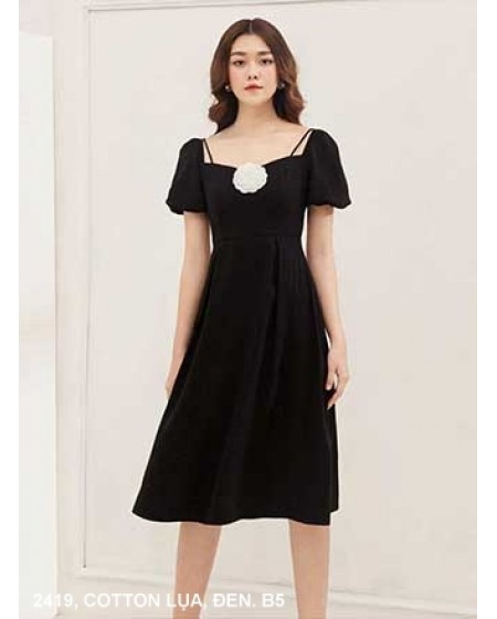 Đầm Xòe Tay Ngắn Cổ Vuông Đính Hoa Giữa Ngực - 2419