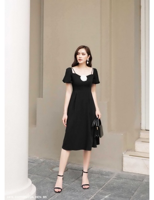 Đầm Xòe Tay Ngắn Cổ Vuông Đính Hoa Giữa Ngực - 2419