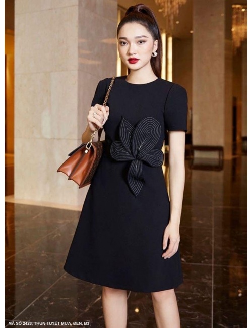 Đầm Tay Ngắn Eo Đính Bông Lớn May Chỉ Nổi Sang Trọng - 2428