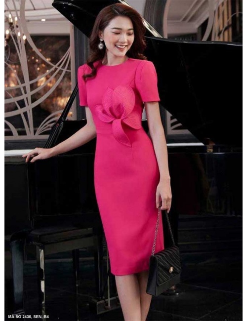 Đầm Ôm Đính Hoa Sen Bên Eo - 2430