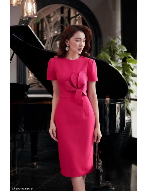 Đầm Ôm Đính Hoa Sen Bên Eo - 2430