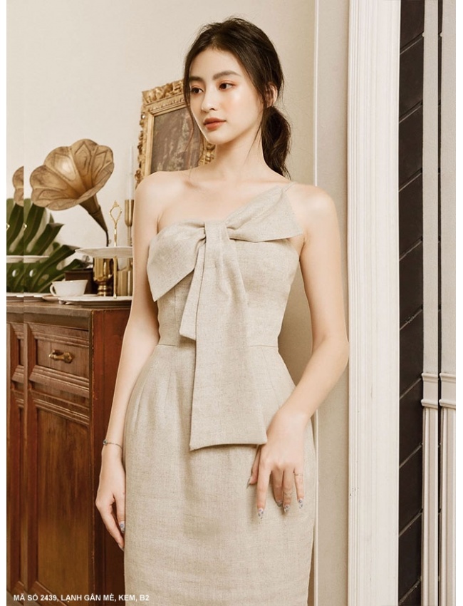 Đầm Ôm Một Dây Nơ Lớn Trước Ngực - 2439