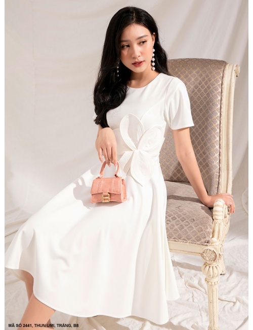 Đầm Xòe Tay Ngắn Đính Hoa Mai Lớn Bên Eo - 2441