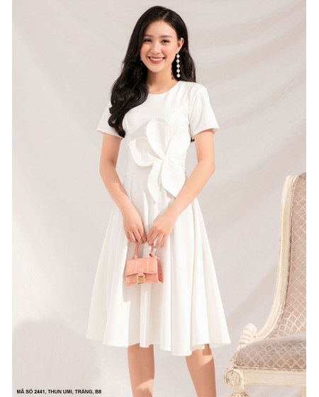 Đầm Xòe Tay Ngắn Đính Hoa Mai Lớn Bên Eo - 2441