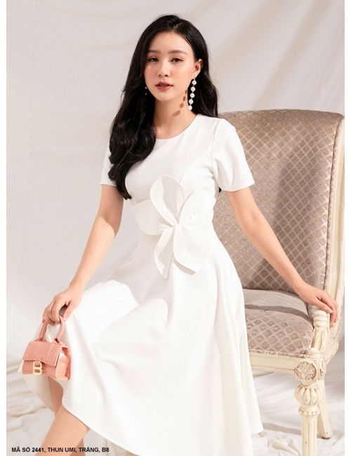 Đầm Xòe Tay Ngắn Đính Hoa Mai Lớn Bên Eo - 2441