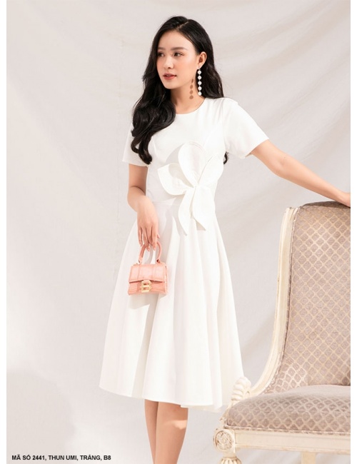 Đầm Xòe Tay Ngắn Đính Hoa Mai Lớn Bên Eo - 2441