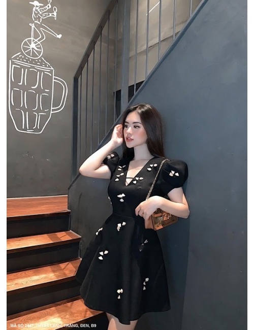 ĐẦM HOA XÒE CỔ TIM TAY PHỒNG XINH XẮN - 2447