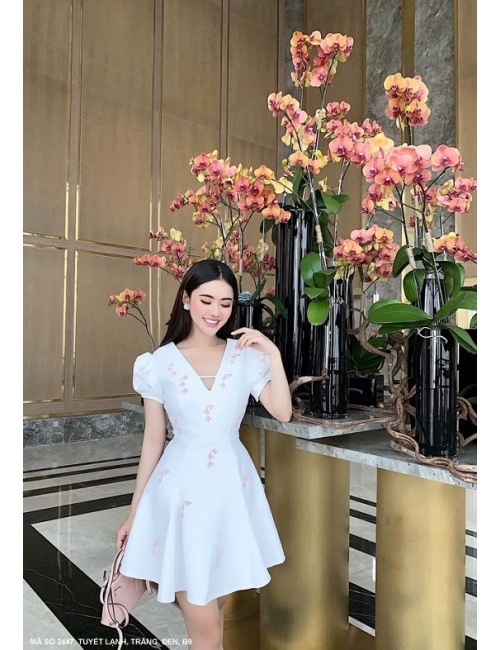 ĐẦM HOA XÒE CỔ TIM TAY PHỒNG XINH XẮN - 2447