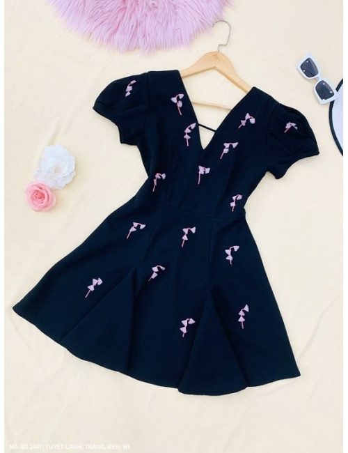 ĐẦM HOA XÒE CỔ TIM TAY PHỒNG XINH XẮN - 2447