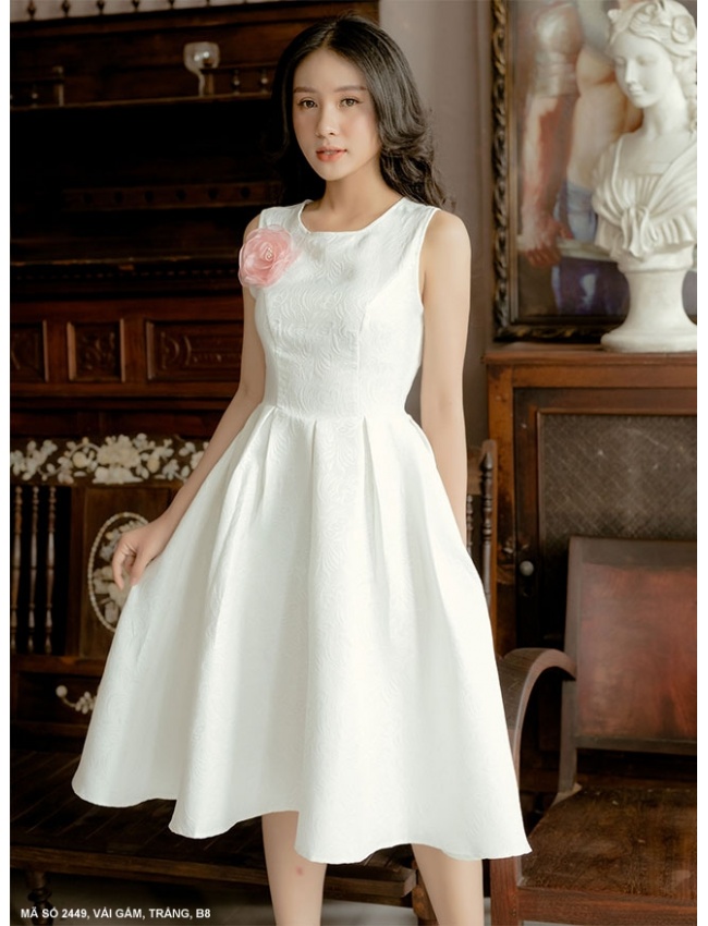 Đầm Xòe Sát Nách Đính Hoa Hồng Trên Ngực - 2449