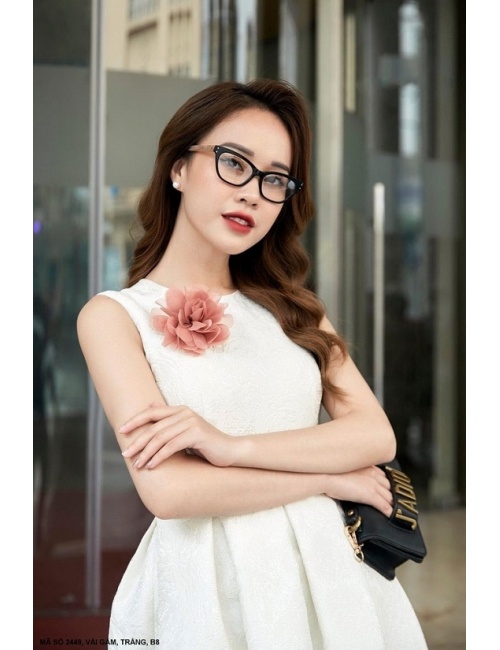 Đầm Xòe Sát Nách Đính Hoa Hồng Trên Ngực - 2449