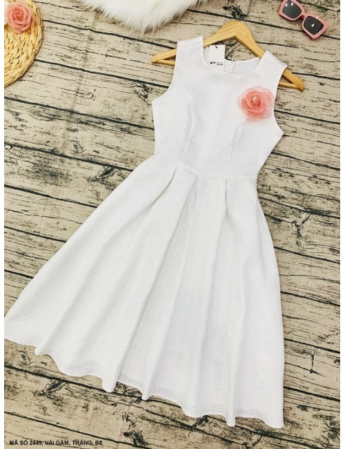 Đầm Xòe Sát Nách Đính Hoa Hồng Trên Ngực - 2449