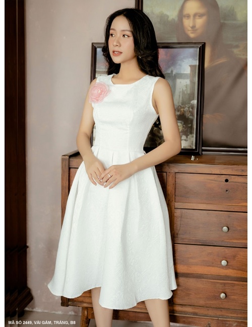 Đầm Xòe Sát Nách Đính Hoa Hồng Trên Ngực - 2449