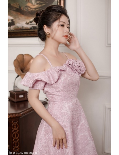 Đầm Xòe 2 Dây Rớt Vai Đính Hoa Hồng Trước Ngực - 2504