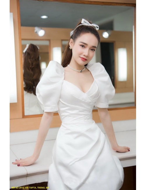 Đầm Tay Ngắn Đính Hoa Hồng Một Bên Eo - 2512