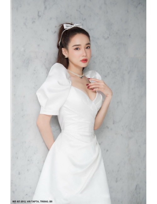 Đầm Tay Ngắn Đính Hoa Hồng Một Bên Eo - 2512