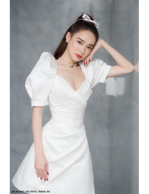 Đầm Tay Ngắn Đính Hoa Hồng Một Bên Eo - 2512