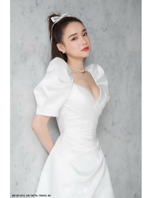 Đầm Tay Ngắn Đính Hoa Hồng Một Bên Eo - 2512