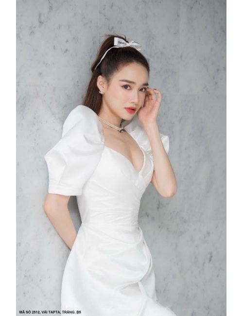 Đầm Tay Ngắn Đính Hoa Hồng Một Bên Eo - 2512