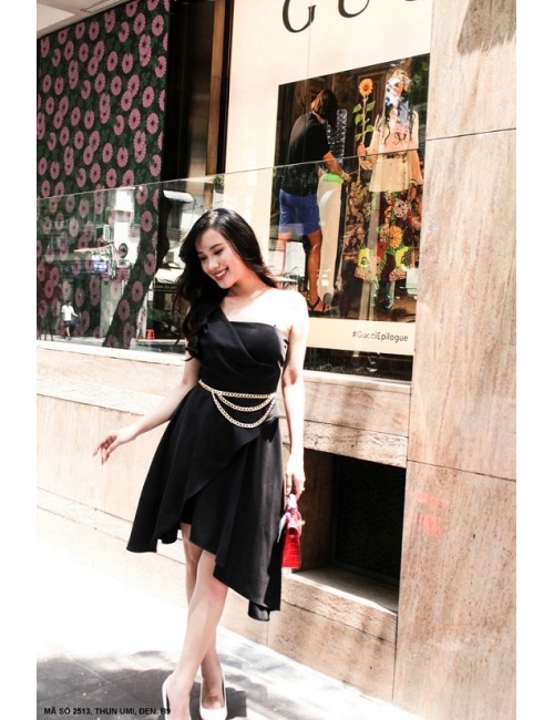 Đầm Vai Dây Chuyền Eo Đính Dây Chuyền Vàng - 2513