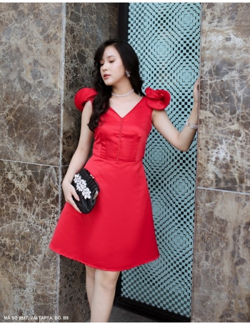 Đầm Cổ Tim Sát Nách Mỗi Vai Kết Hoa Hồng - 2517