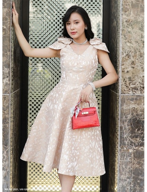 Đầm Xòe Cổ Tim Đính Hoa Hồng 2 Vai - 2521