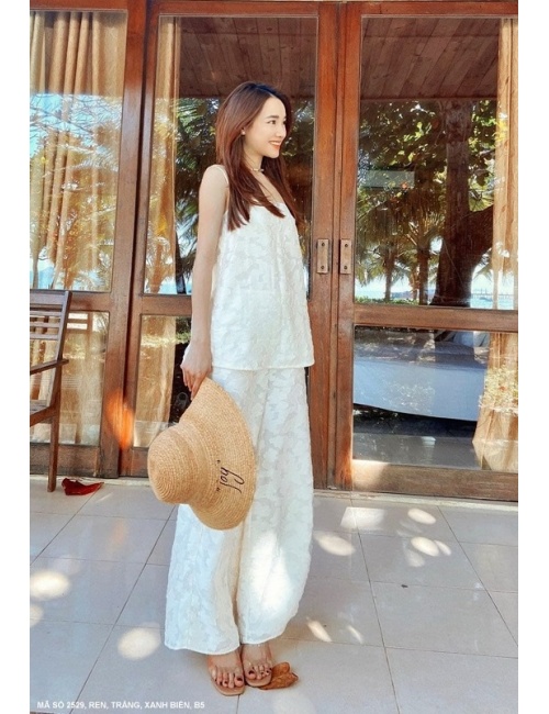 Bộ Ren Phong Cách Và Xinh Xắn - 2529