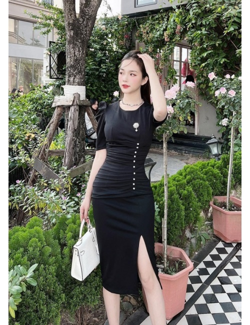 Đầm Ôm Xẻ Tà Đính Ngọc Trai Sang Trọng - 9026