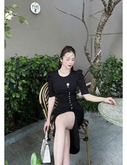 Đầm Ôm Xẻ Tà Đính Ngọc Trai Sang Trọng - 9026