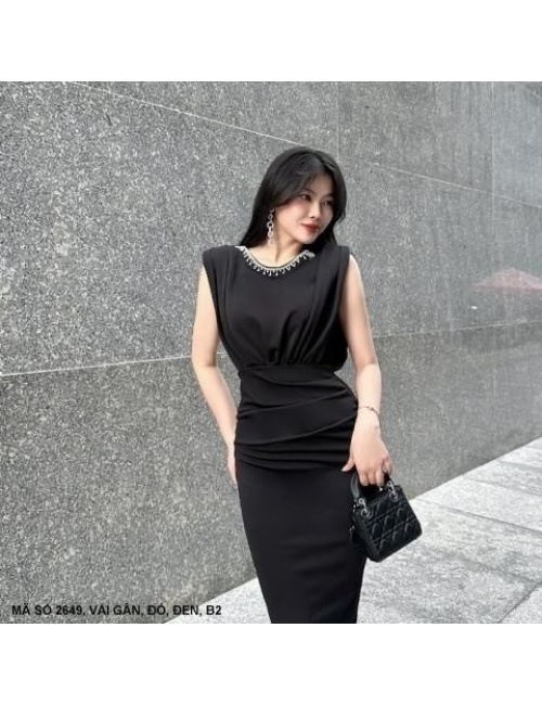 Đầm Ôm Cổ Đổ Sau Lưng Phía Trước Đính Hạt Xoàn - 2649