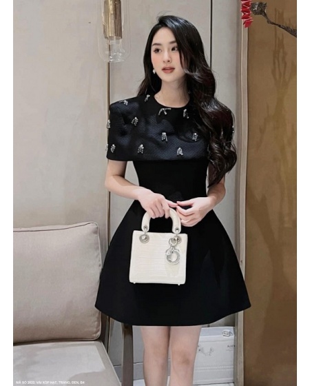 Đầm Dạo Phố Cổ Nữ Hoàng Kết Pha Lê - 2622