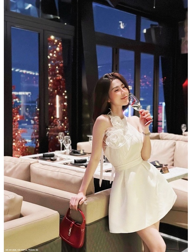 Đầm Xòe Cổ Nơ Sau, Trước Ngực Đính 2 Hoa Hồng - 2626