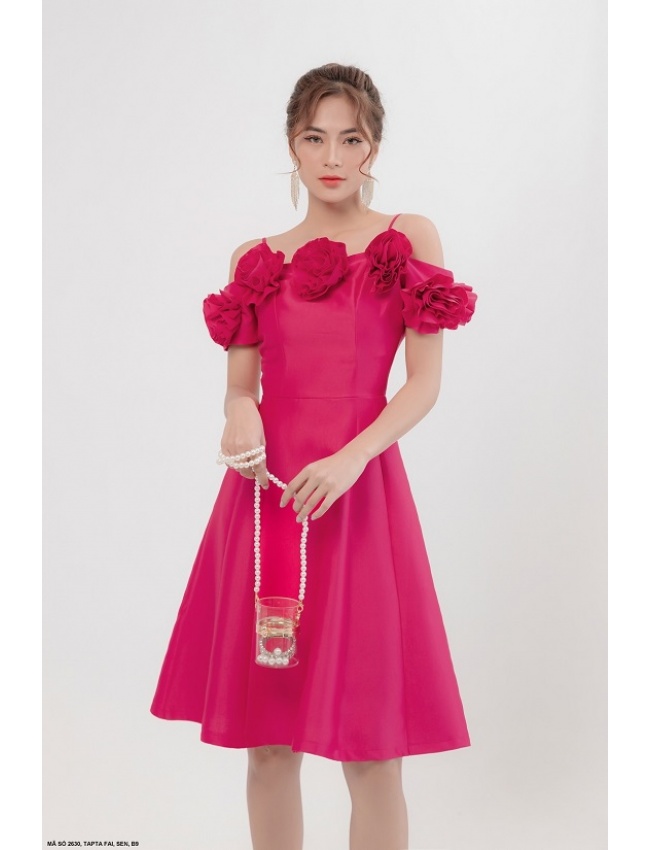 Đấm Xòe 2 Dây Đính 5 Hoa Hồng Trước Ngực - 2630