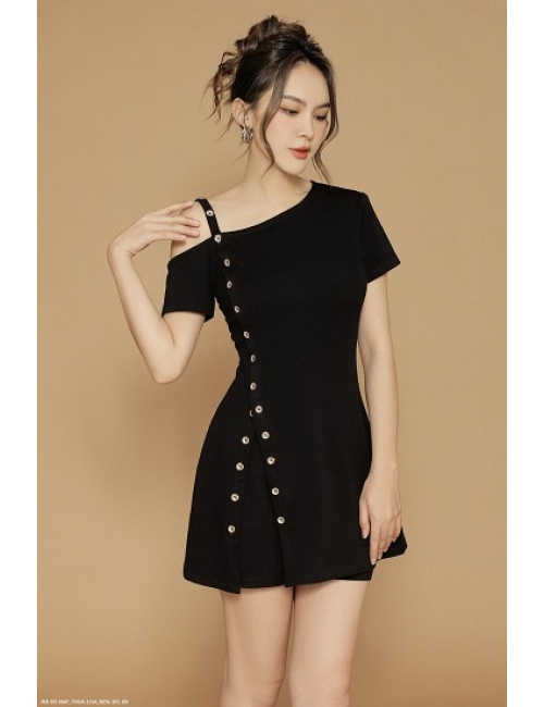 Bộ Quần Ngắn Và Áo Vai Xếch Xẻ Tà Cá Tính - 2647