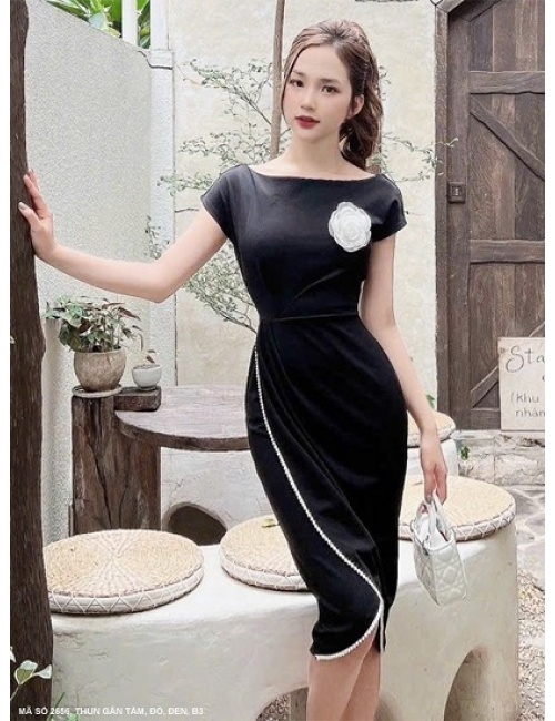 Đầm Dơi Viền Dây Ngọc Trai Ngực Đính Hoa Hồng - 2656