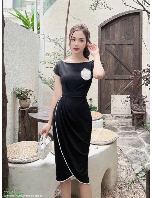 Đầm Dơi Viền Dây Ngọc Trai Ngực Đính Hoa Hồng - 2656