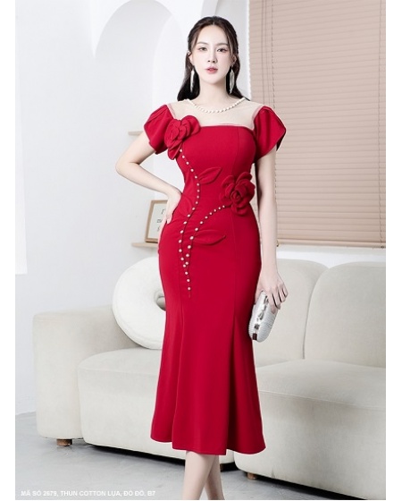 ĐẦM CỔ VUÔNG THÂN KẾT CƯỜM ĐÍNH HOA HỒNG MỘT BÊN NGỰC VÀ EO -2679