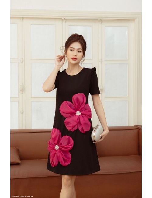 Đầm Suông Tay Ngắn Thân Đính 2 Bông Sen Lớn - 2699