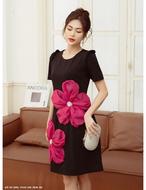 Đầm Suông Tay Ngắn Thân Đính 2 Bông Sen Lớn - 2699