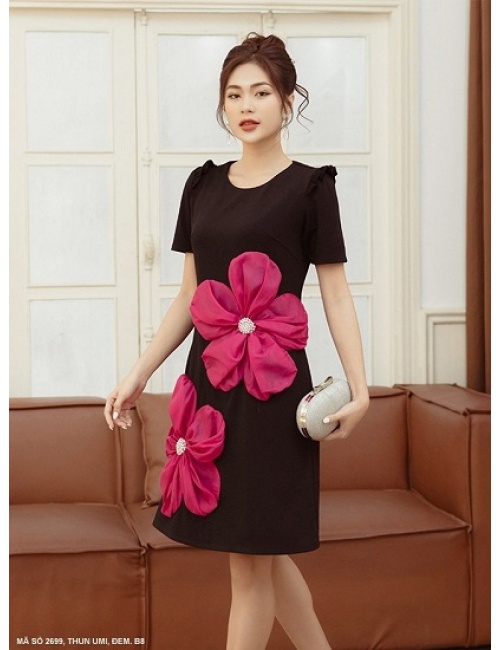 Đầm Suông Tay Ngắn Thân Đính 2 Bông Sen Lớn - 2699
