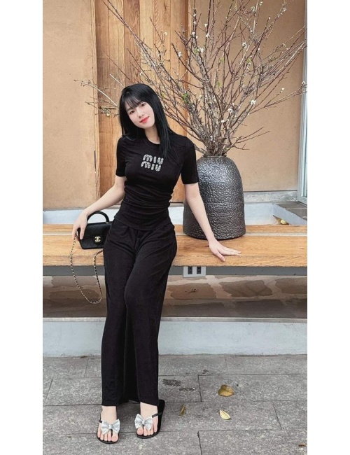 Sét Bộ Thun Đính Đá Miumiu Tay Ngắn Kèm Quần Suông Mịn Co Dãn Thoải Mái - Mã 9035